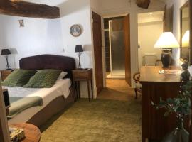 La Maison des Gardes - Chambres d'hôtes, hotel v destinaci Cluny