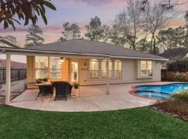 Lovely Woodlands home w/heated pool and spa!