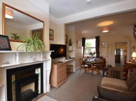 Tilling View with private parking, holiday home in Rye