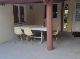 Maison du bonheur calme et verdure, homestay in Nice