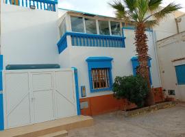Maison de ville Aglou Plage Tiznit Maroc Chez Laurent, hotel ob plaži v mestu Zaouia Sidi Ouaggag