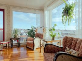 Downtown - Retro Decor - Stunning Views - Terrace, hotel in Tórshavn