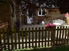 Lovely Garden Cottage in Snettisham