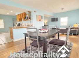 Housepitality - The Bliss Lodge - Large House, holiday rental in Columbus