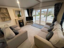 Cosy Holiday Home, Home Farm Holiday Park, hotel med pool i Brent Knoll