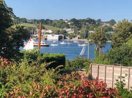 Place to stay overlooking Falmouth marina, chalupa v destinaci Flushing
