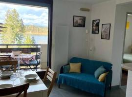 Beau Duplex, au bord du lac Saint-Point, hotel en Malbuisson