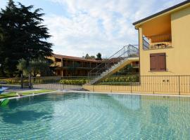 La Perla, hotel with pools in Monte Isola