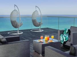 Luxury Royal Suite,Leonardo Hotel, Fendi design,High Floor, Hot Tub, hotel en Bat Yam