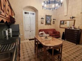 Cozy Corner House in Valletta - Authentic!, hytte i Valletta