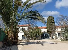 Grande maison de vacances, holiday home in Perpignan