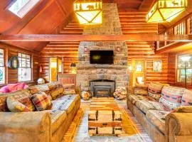 Forested Minikahda Lodge with Hot Tub Near Mt Hood