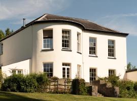 Holyland House - Greenacres Estates, Hotel in Pembrokeshire