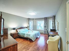 Master Room with Private Bathroom and Free Parking, hotel di Vaughan