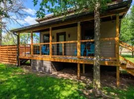 Rivers Edge Cottages with Hot Tub