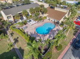 Cozy 2-Bedroom Condo in Prime Siesta Key Location, hotel in Sarasota