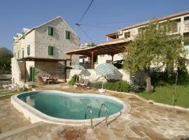 Seaside house with a swimming pool Sumartin, Brac - 3101