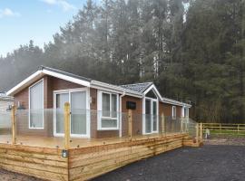 Woodland Lodge, holiday home in Plumbland