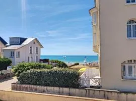 Maison de ville à 50m de la plage et commerces, 2 chambres, cour mitoyenne - FR-1-361-114