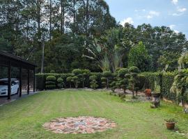 D’Garden Cottage with big field, villa sa Keluang