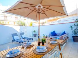 Sebastian Patio by Hello Homes Sitges, familiehotel in Sitges