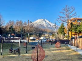 Gramercy Village 山中湖 Glamping &Sauna، فندق في ياماناكاكو