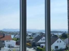 Sea view apartment: Stavanger şehrinde bir otoparklı otel