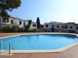 Casa con Jardín, Piscina, y Terrazas en Zona Tranquila Cerca de L'Estartit - ES-323-24