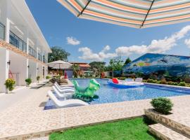 Sonrisa Resort De Playa by Hiverooms, hotel dengan parkir di San Remigio