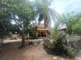 OYO 93729 Radesa Family Homestay