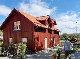 Nice semi-detached house on Hamburgero in a unique environment, feriebolig i Hamburgsund