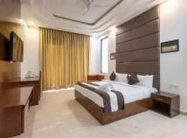 Saavi Hotel Sector 46