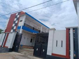 OYO 93774 Khaira Kos Dan Penginapan, hôtel à Rantau