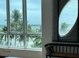 The Beach Bangsaen by Thanthita next to Wonnapa beach FREE DISNEY PLUS