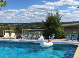 Camping USHUAÏA Villages Au Bois Joli, hotel with pools in Andryes