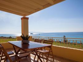 Grand View Retreat at "Avythos" Βeach, hotell i Kaligata