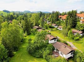 Ferienhäuser im Feriendorf Weissensee im Allgäu E, beach hotel in Füssen