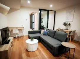 Braddon 1BR Apt, WiFi, Secure Parking