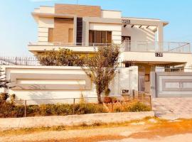 QueensLand villa near Islamabad airport & motorway, cottage in Rawalpindi