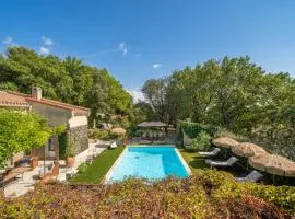 Provencal bastide with heated pool near Alpilles and Luberon