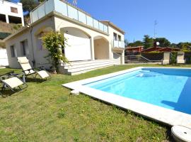 Chalet con piscina privada, planinska kuća u gradu 'Calonge'