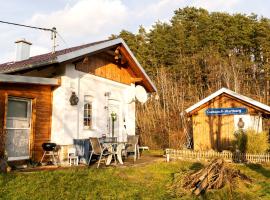 Bahnwärterhaus, hotel con estacionamiento en Pregarten