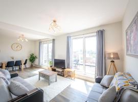 Modern 2 Bed Apartment in Crawley - Sleeps 5, apartment in Crawley