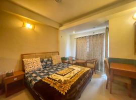 Family Luxurious Stay behind Prem Mandir, hotel in Vrindāvan