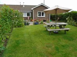 Immaculate 2 bedroom bungalow close to beaches
