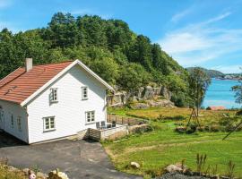 Lovely Home In Farsund With Wi-fi, cottage sa Farsund
