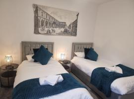 Cute Cottage in Egham Heathrow- 7 Guests 3 bedrooms, hotel em Egham