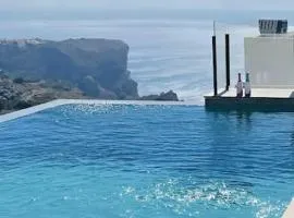 Increible villa con vistas al mar desde la piscina by Alterhome