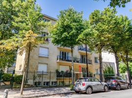 Neuilly-sur-Seine calme et lumineux. B&B. 3 chambres, smještaj s doručkom u gradu 'Neuilly-sur-Seine'