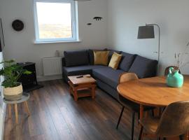 Connemara Lake View Apartment, hotel with parking in Camus Eighter